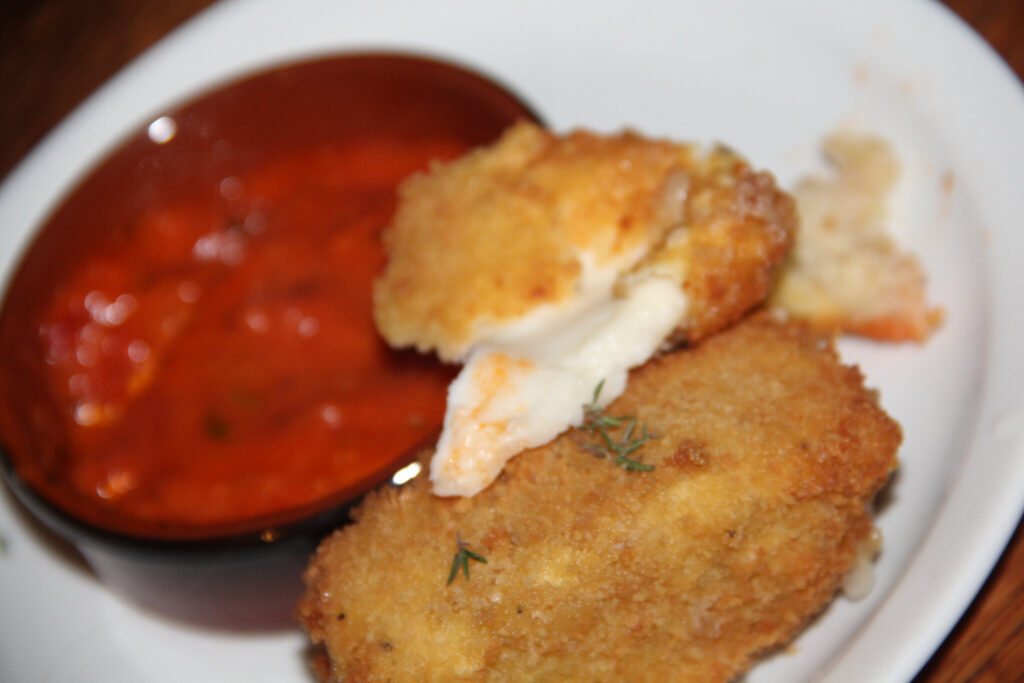 Recette rapide de mozzarella pannée à l'air Fryer pour une personne