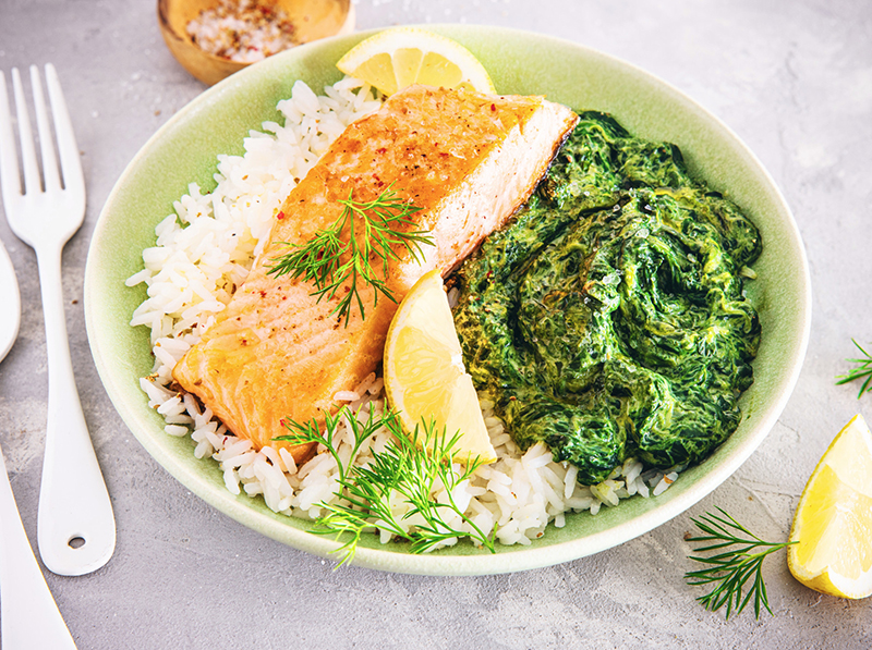 5 recettes avec saumon à l'air fryer pour une personne Recette de saumon et épinards a la crème à l'air fryer pour une personne